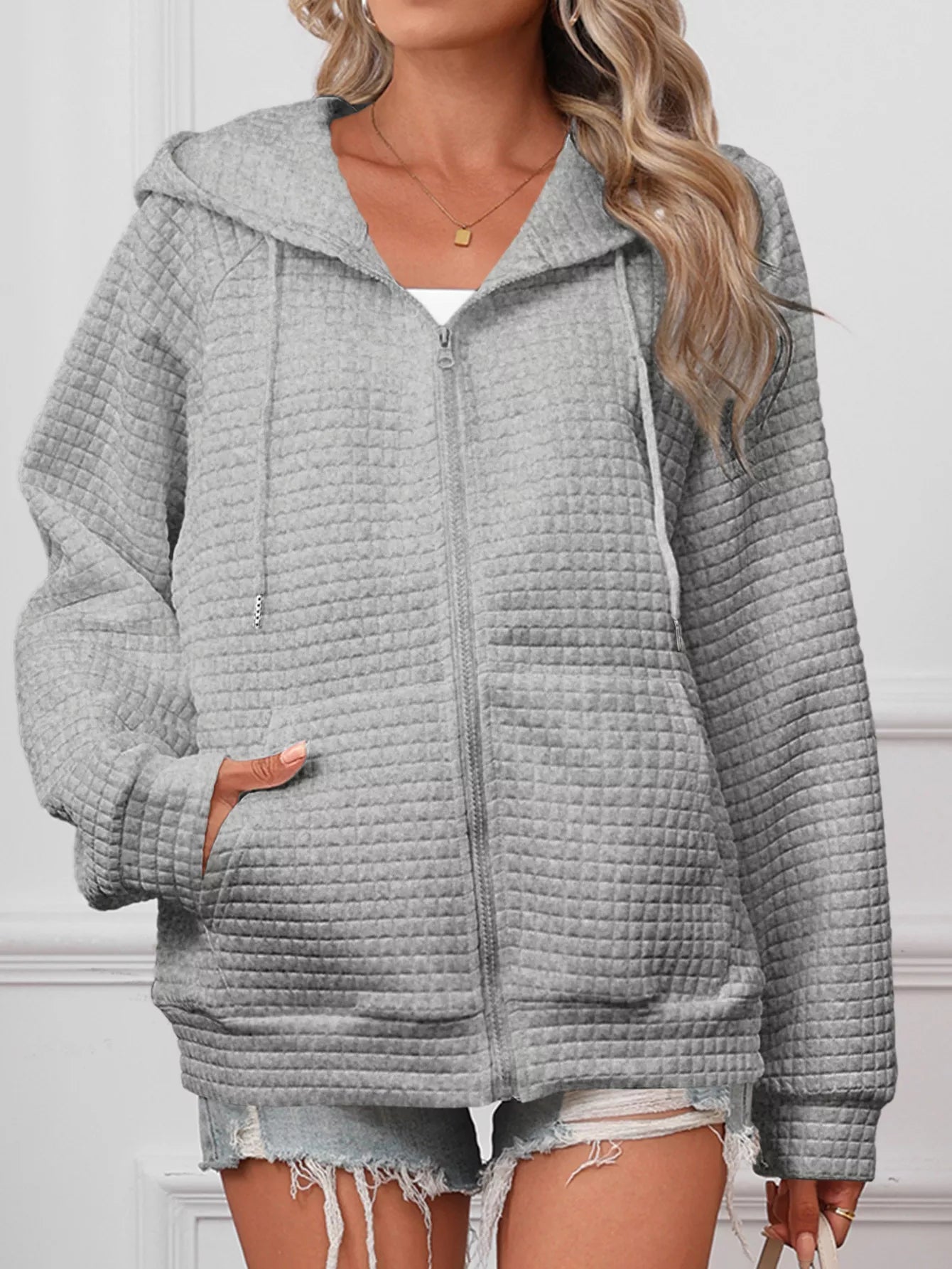 Chaqueta con capucha y cremallera, acolchada con textura, talla grande