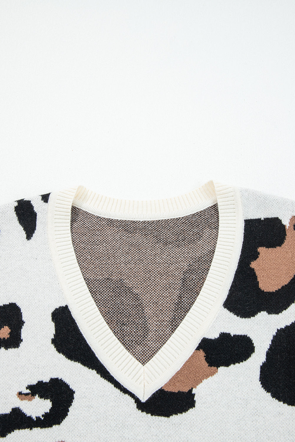 Suéter Jet Stream de punto con estampado de leopardo, bloques de color y mangas patchwork con cuello de pico
