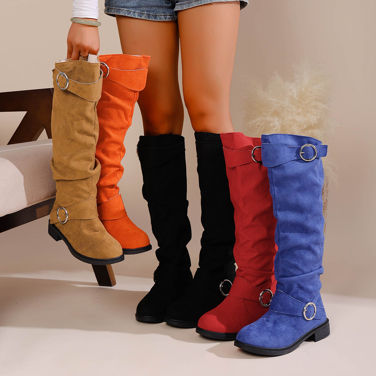 Botas vaqueras occidentales de fondo plano plisado con hebilla de cinturón