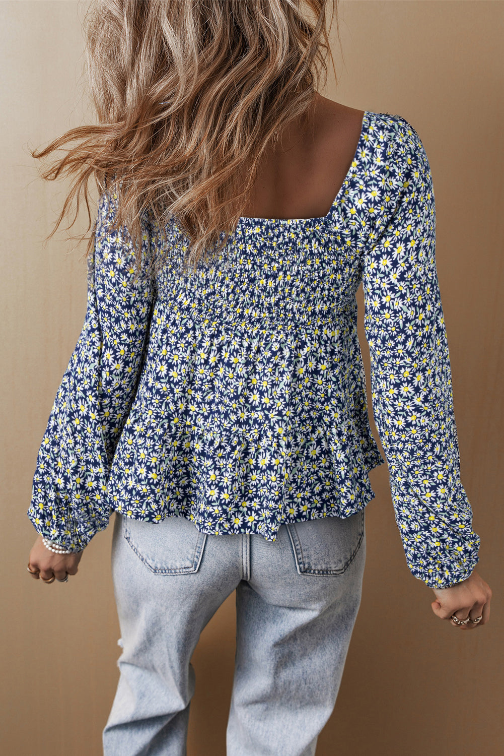 Blusa holgada con estampado floral bohemio azul y escote cuadrado fruncido