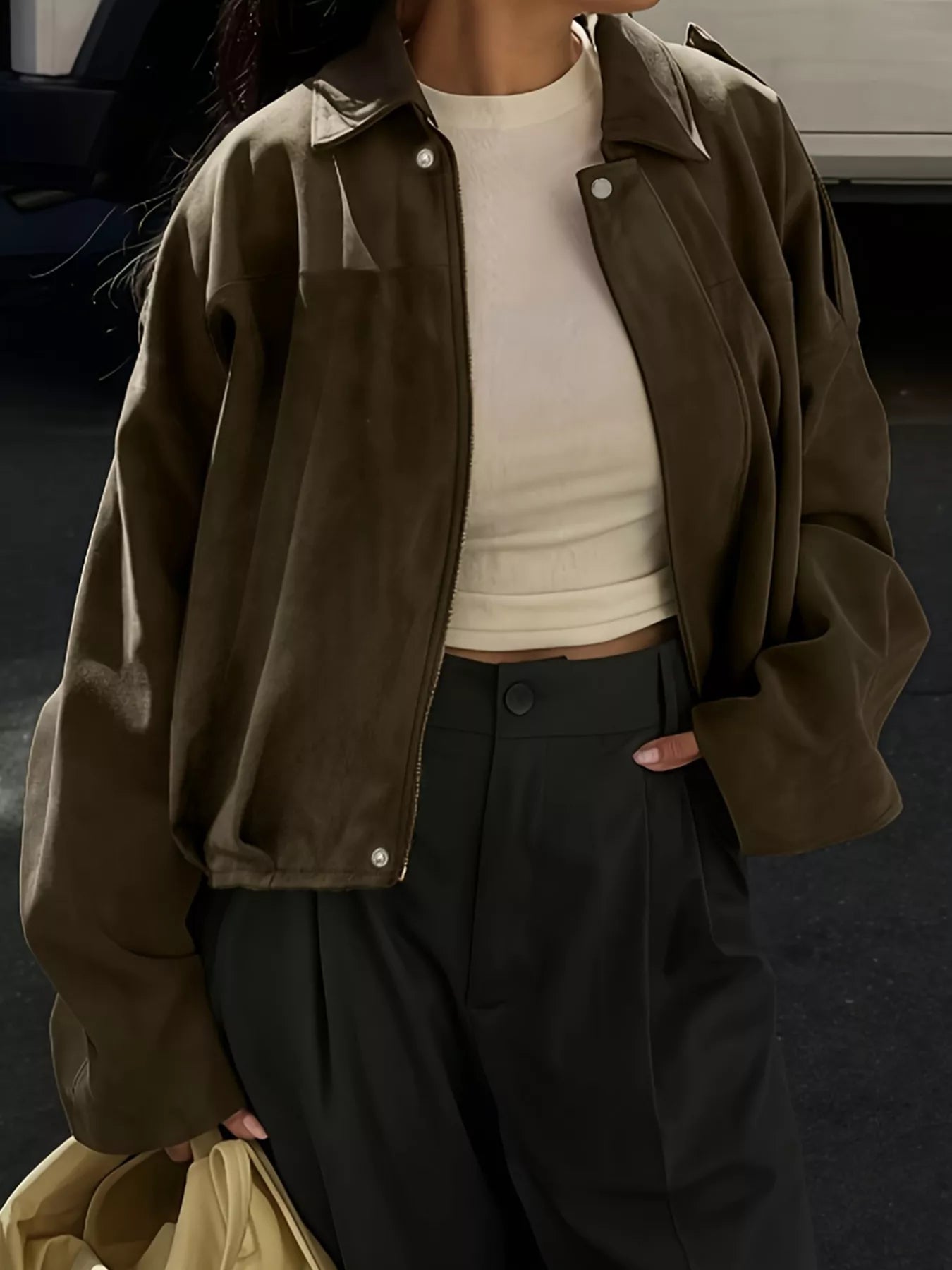 Chaqueta bomber corta de gamuza tallas grandes. Ver la tabla de tallas en "más detalles".