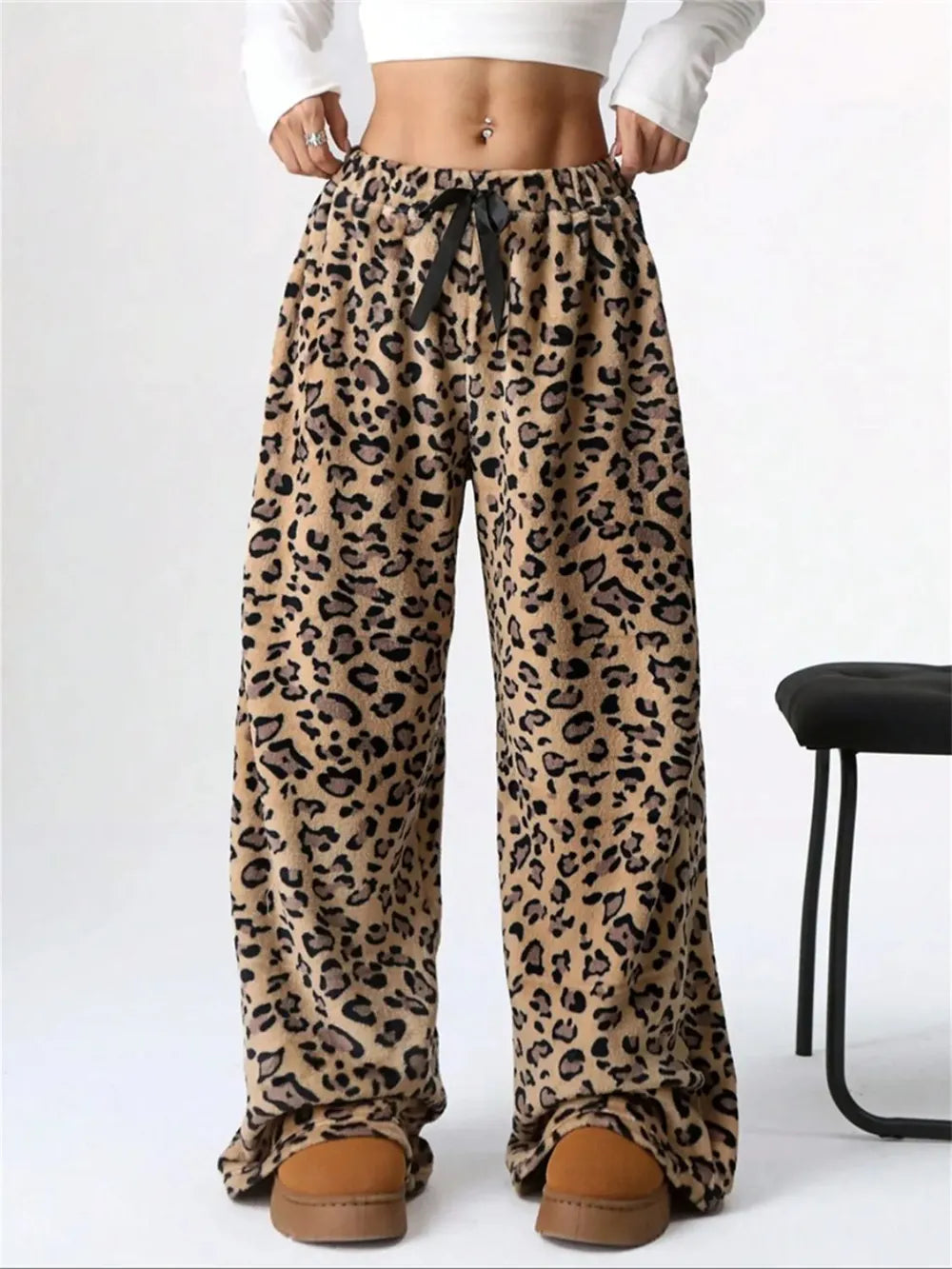 Pantalones de felpa anchos con estampado de leopardo
