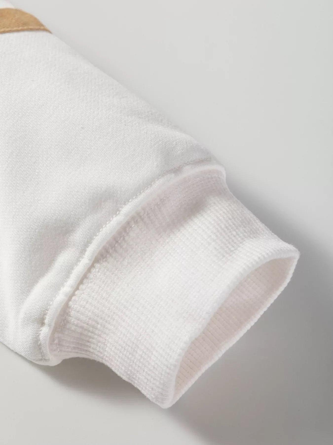 Conjunto de blusa de cuello redondo con ribetes a rayas y pantalón