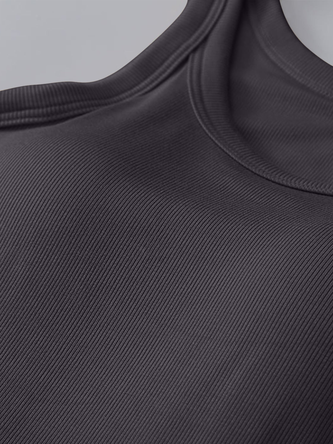 Camiseta sin mangas de cuello redondo con sujetador
