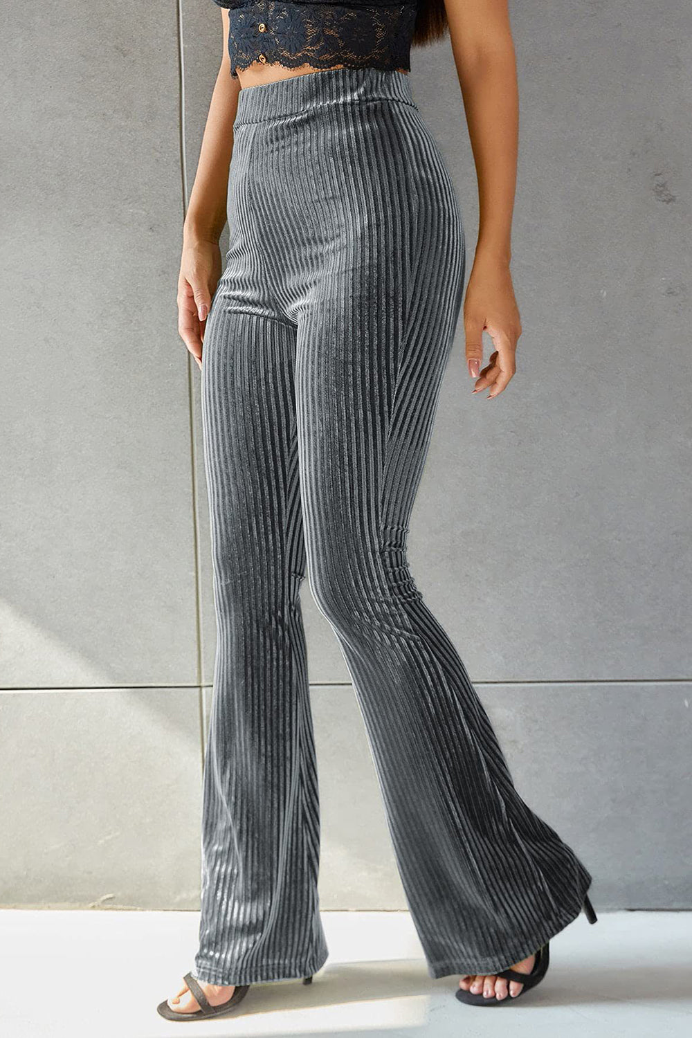 Pantalones acampanados de tiro alto acanalados