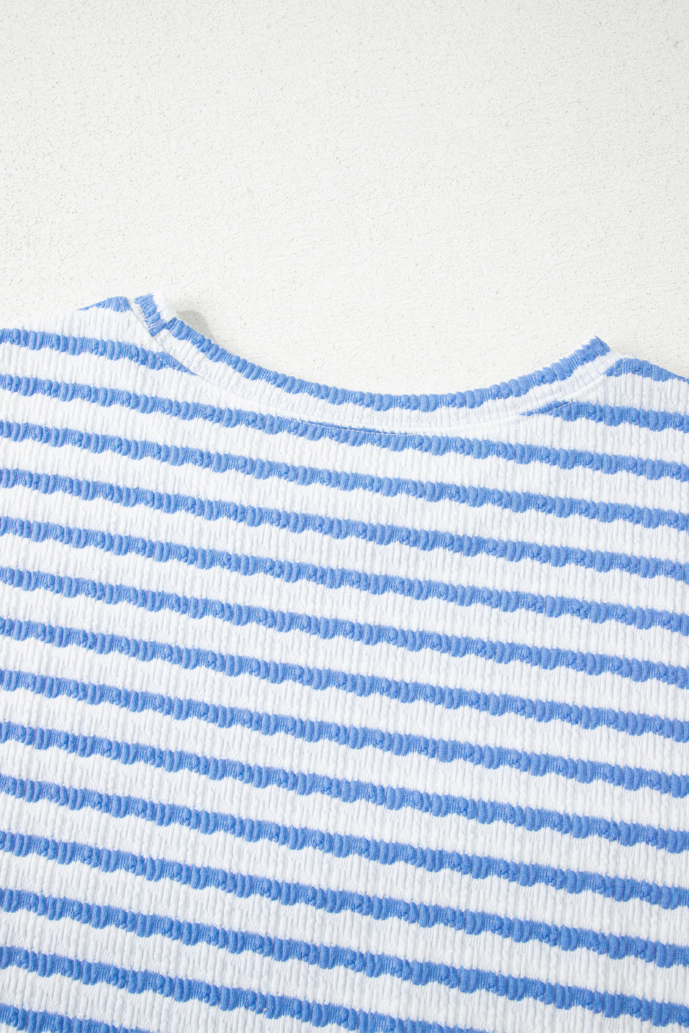 Conjunto de camiseta de manga corta de punto a rayas azul cielo y shorts con cordón