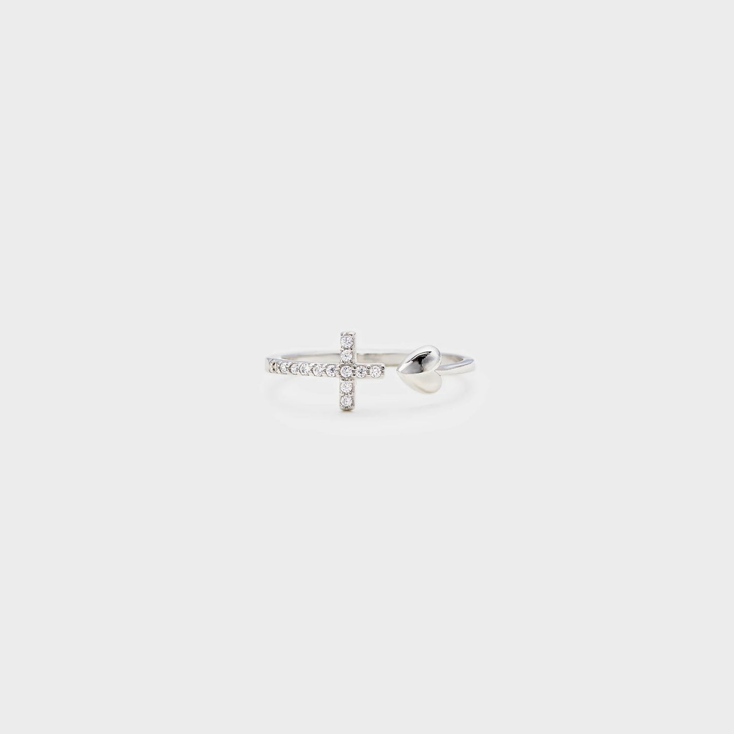 Anillo Abierto de Circonita con Cruz y Forma de Corazón Incrustadas