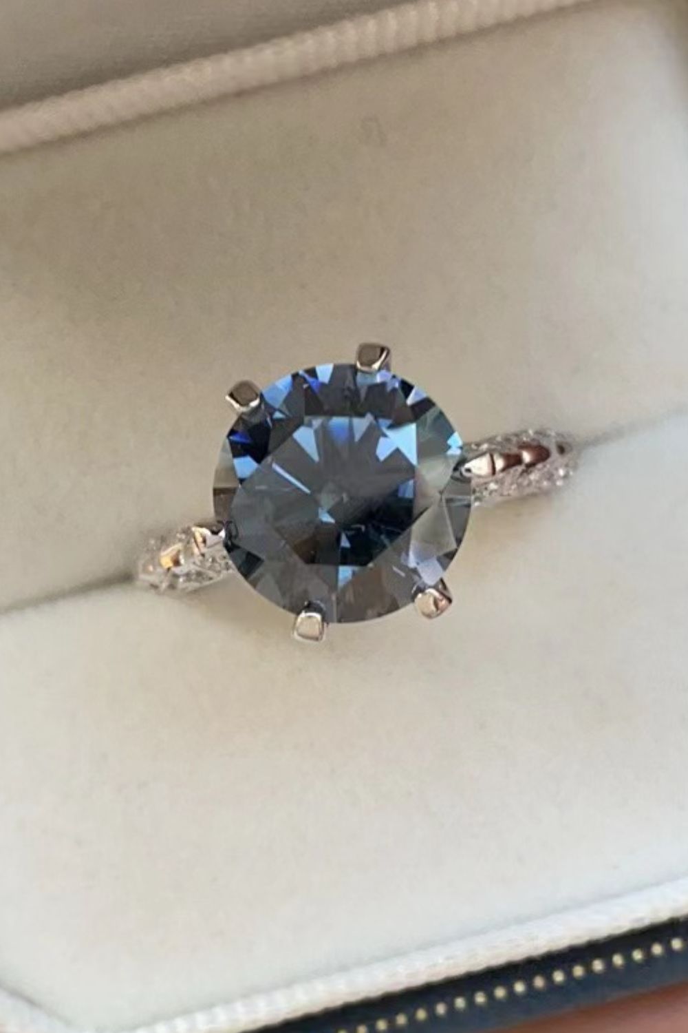 Anillo de Plata de Ley 925 con Moissanita de 5 Quilates