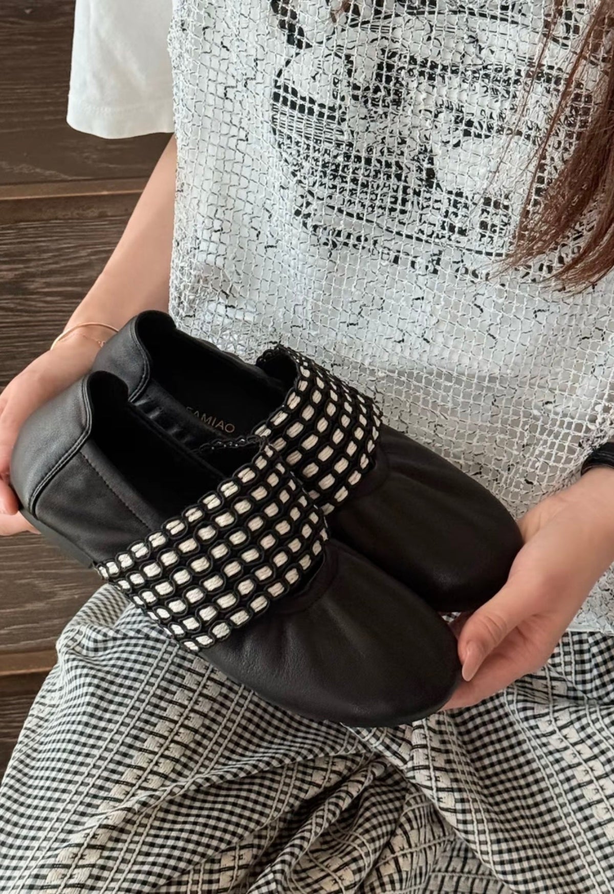 French Retro Hollow-Out Woven Flats Women, 2026 Summer New Arrival Plus Size Round Toe Shallow-Cut Perforated Low Heel Leather Dress Shoes