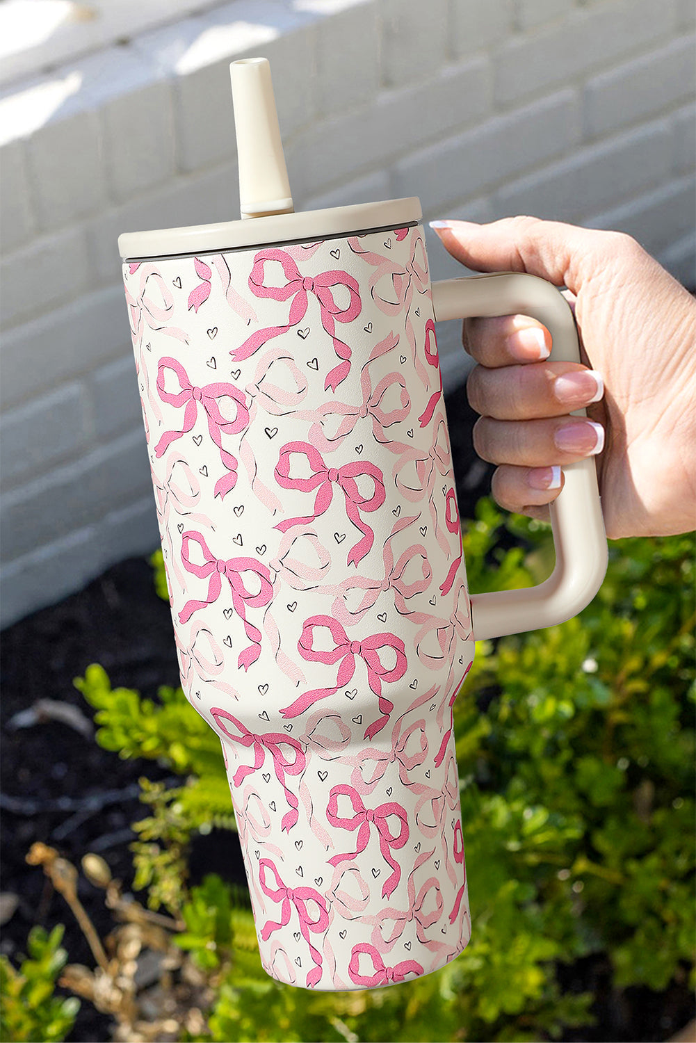Vaso térmico con estampado de corazones y lazo rosa brillante