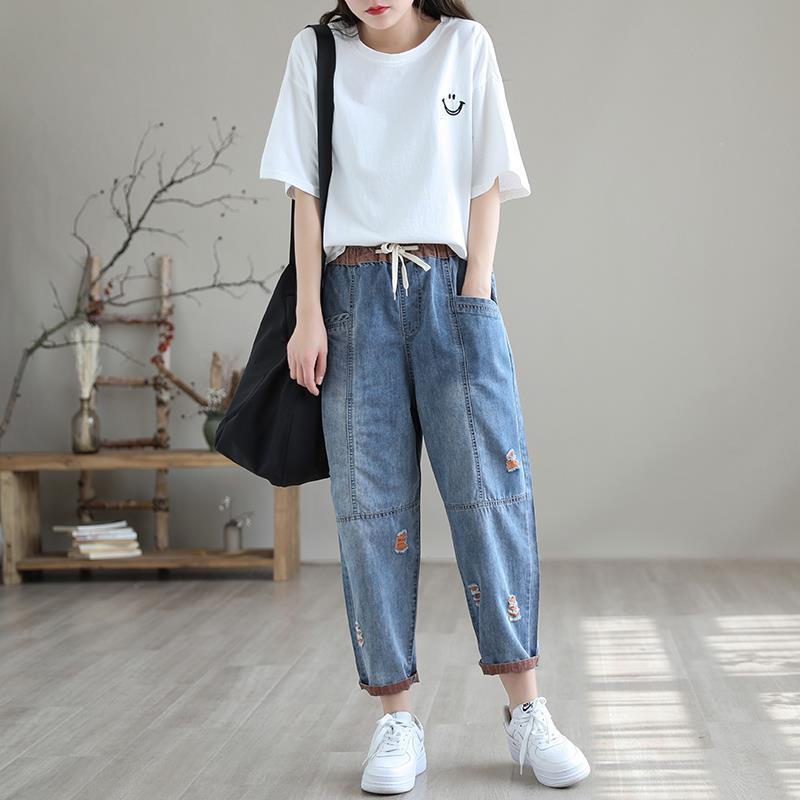 Vaqueros capri rasgados de moda de verano para mujer