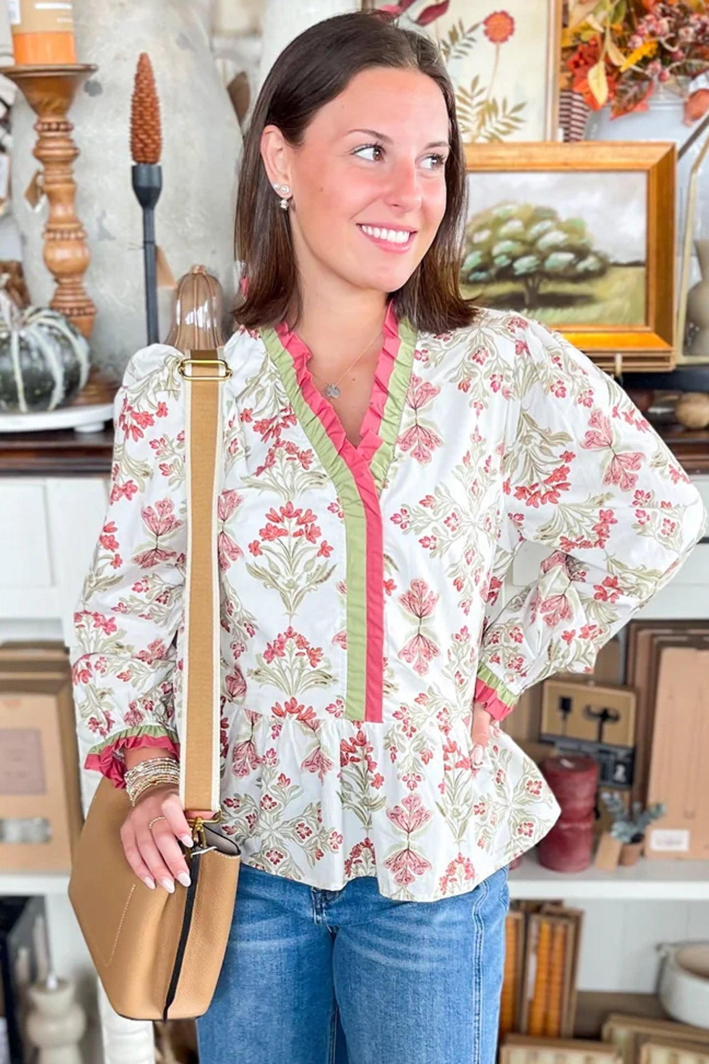 Top peplum con estampado floral, volantes, bloque de color y cuello en V de manga larga