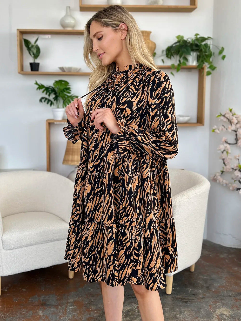 Vestido de manga larga Double Take con bajo con volantes estampado de talla completa