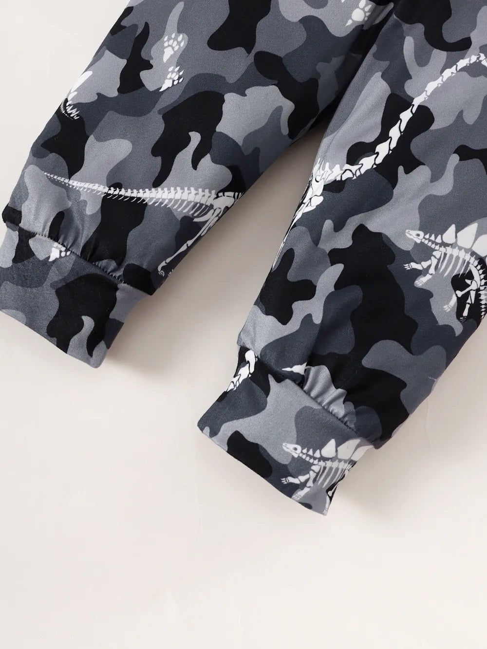 Conjunto de body con capucha a rayas y pantalón de camuflaje para bebé y niña pequeña