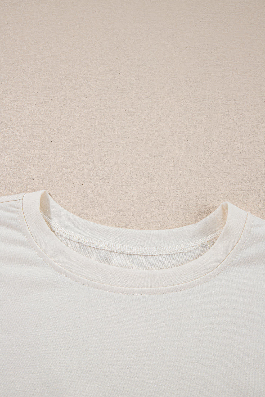 Conjunto de 2 piezas de camiseta corta y minifalda con volantes y cintura alta en color beige