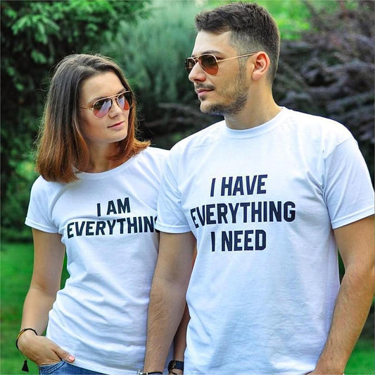 Parejas con camisetas de manga corta