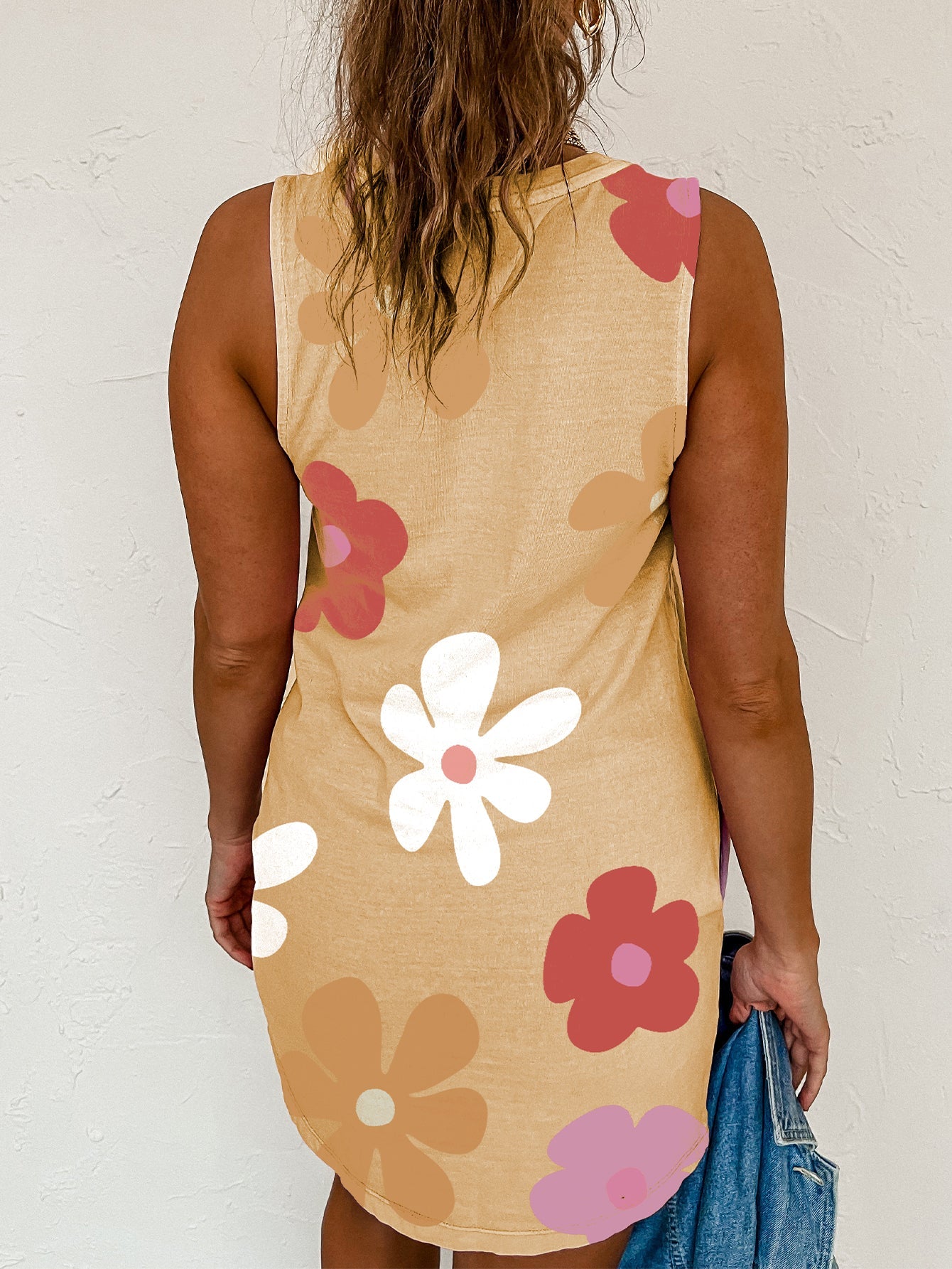 Vestido de tirantes con estampado de flores margaritas y albaricoques