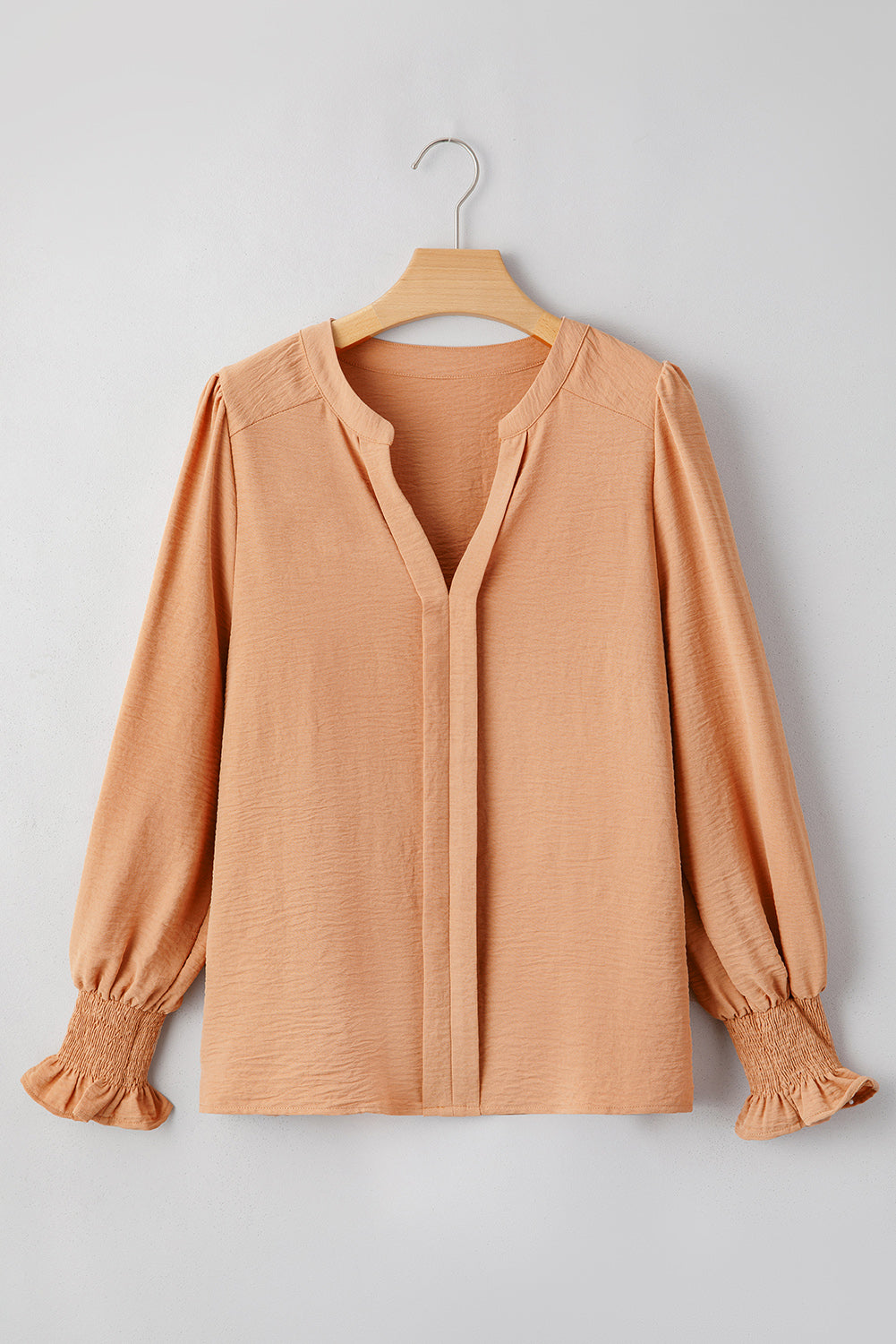Blusa con cuello en V, muesca, puño fruncido y color liso amarillo pajizo