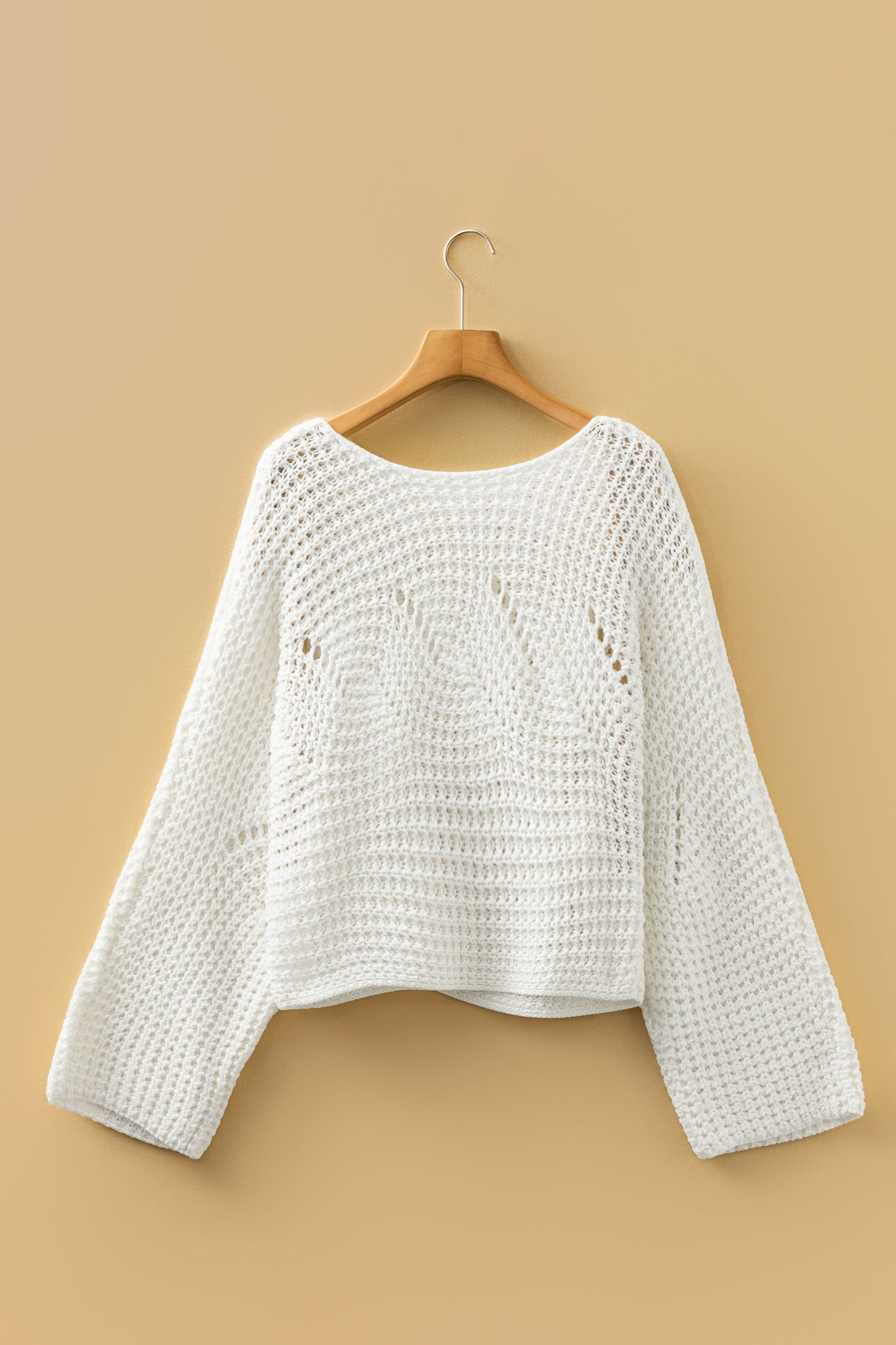 Suéter holgado con mangas anchas y detalles calados blancos