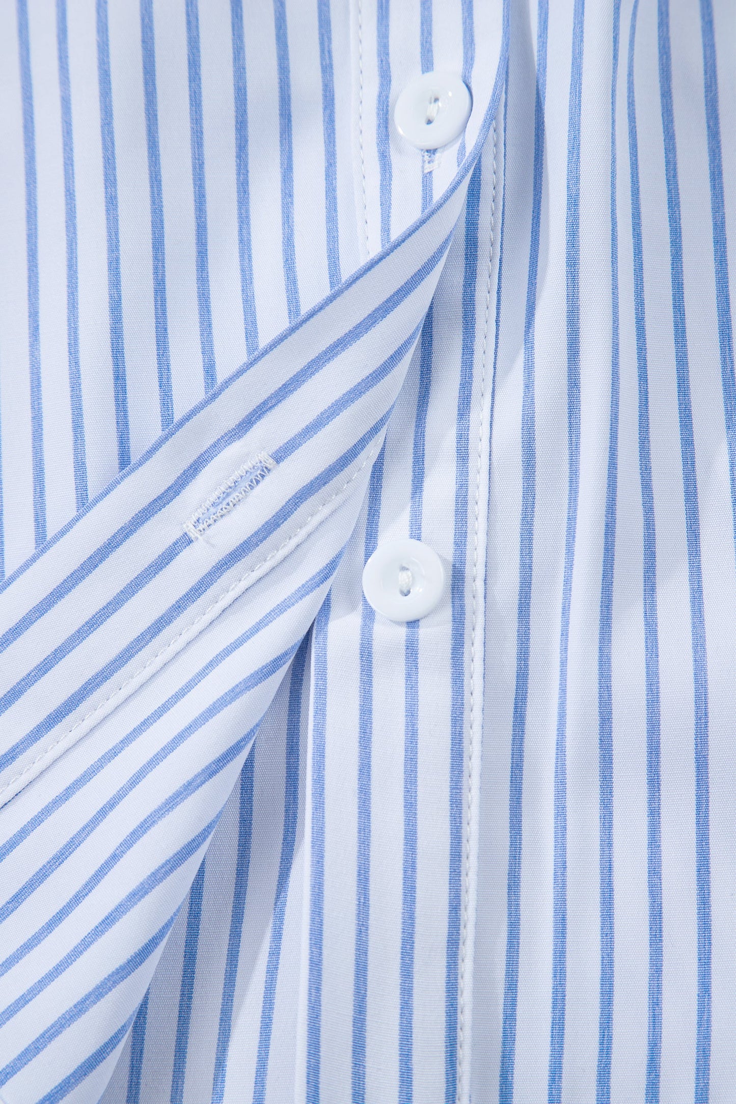 Camisa holgada tipo túnica de manga ancha con estampado floral a rayas azul cielo y bordados