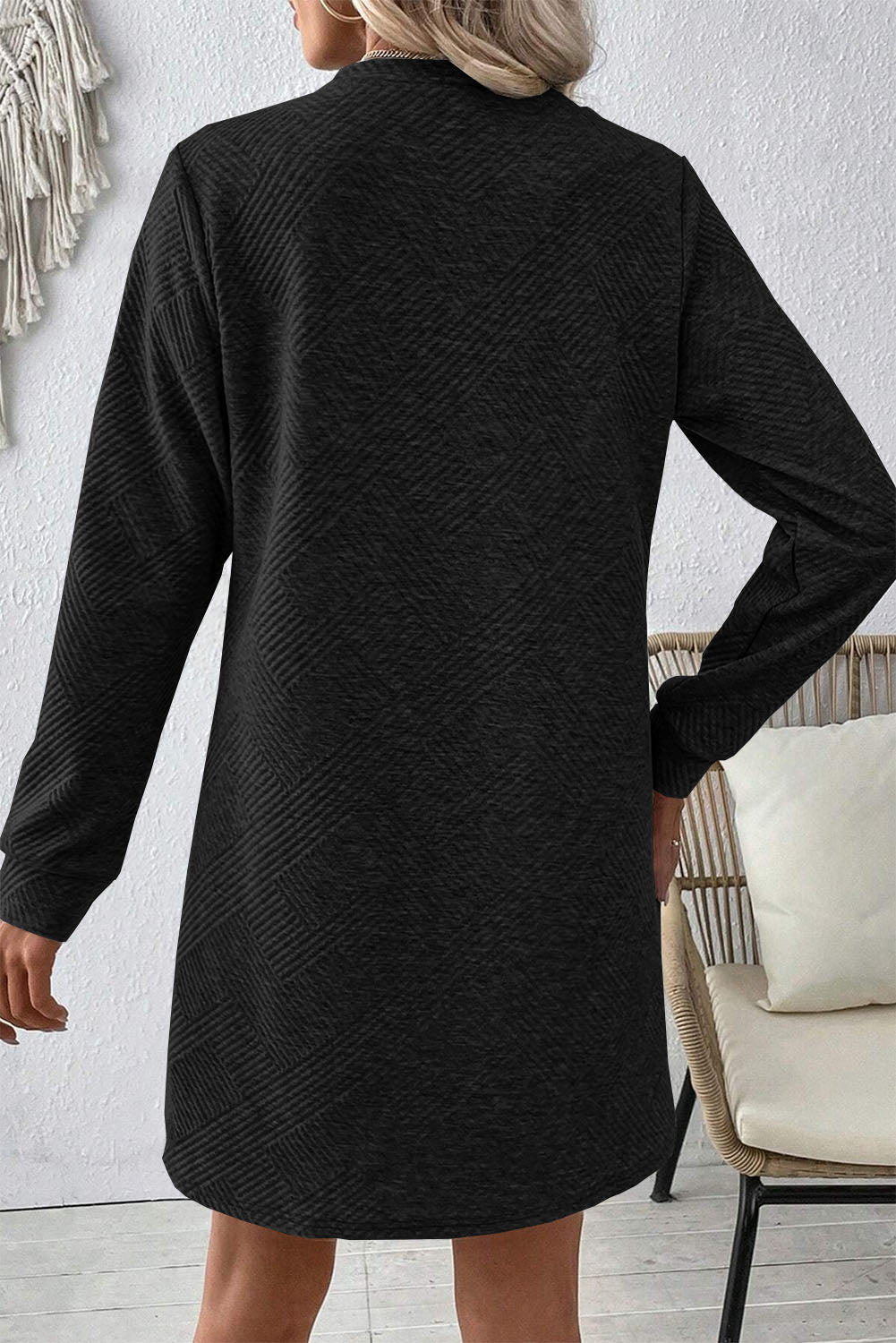 Minivestido de manga larga con cuello redondo y textura