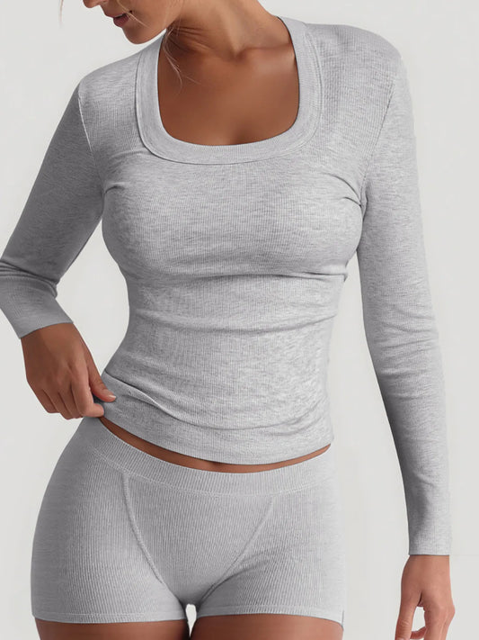 Conjunto de shorts y top de manga larga con escote cuadrado