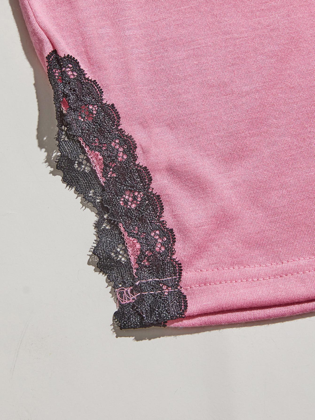 Conjunto de pijama de camisola con escote en V, ribete de encaje y aberturas, y pantalón