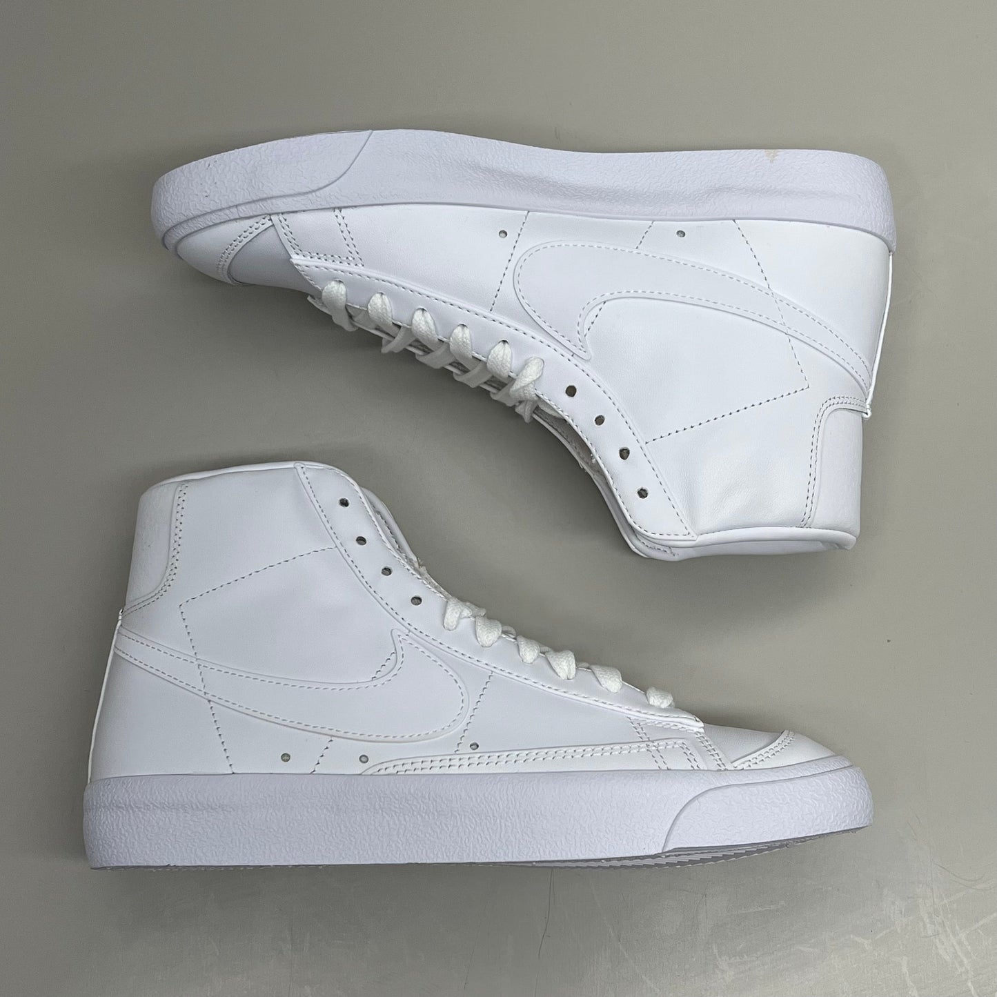 NIKE Blazer Mid 77' Zapatillas de corte alto Talla de mujer 10 Hombre 8.5 Blanco y Melocotón CZ1055-117