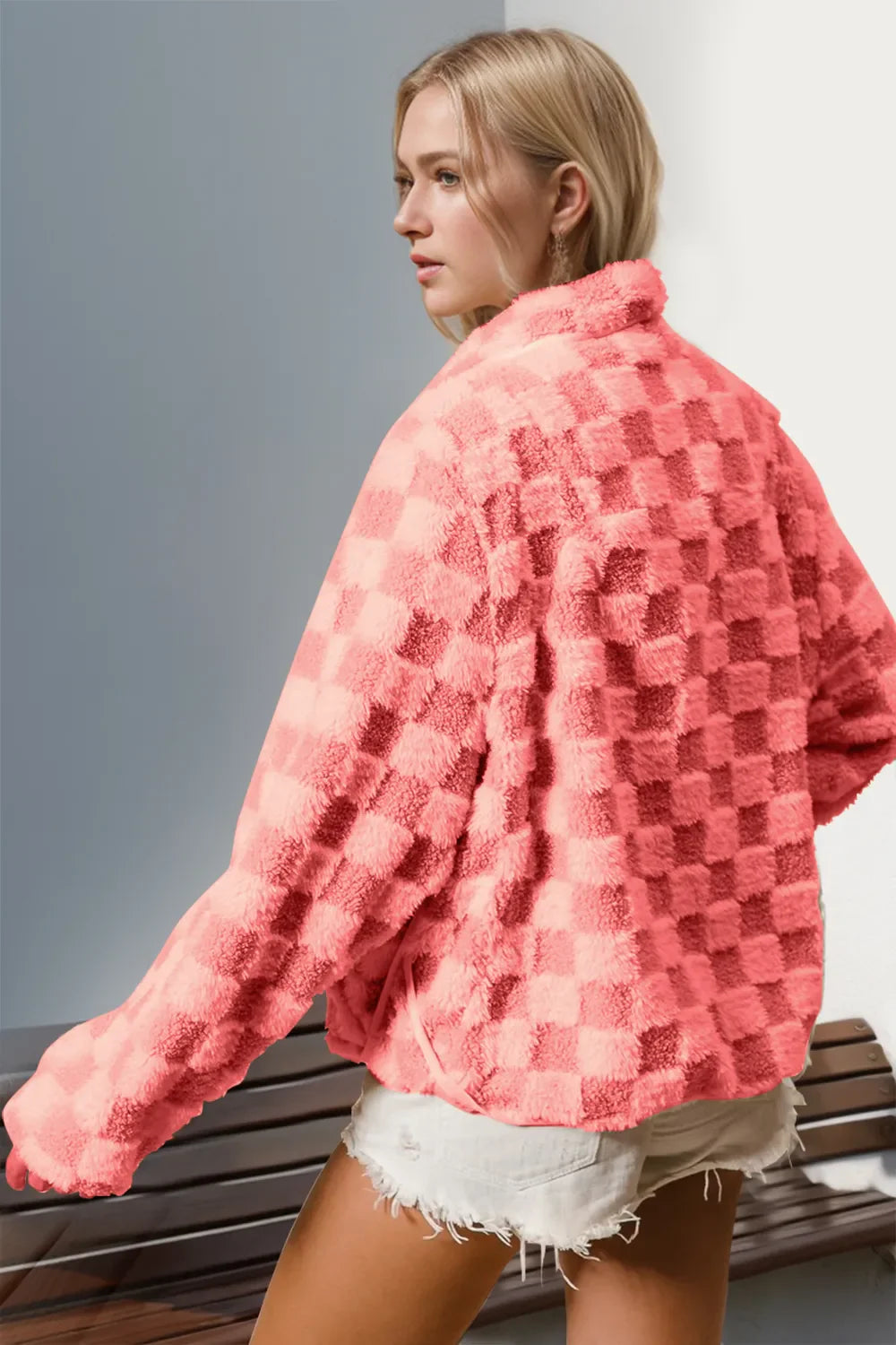 Chaqueta peluda de manga larga a cuadros Double Take - Comodidad suave y acogedora. Ver tabla de tallas en "más detalles".