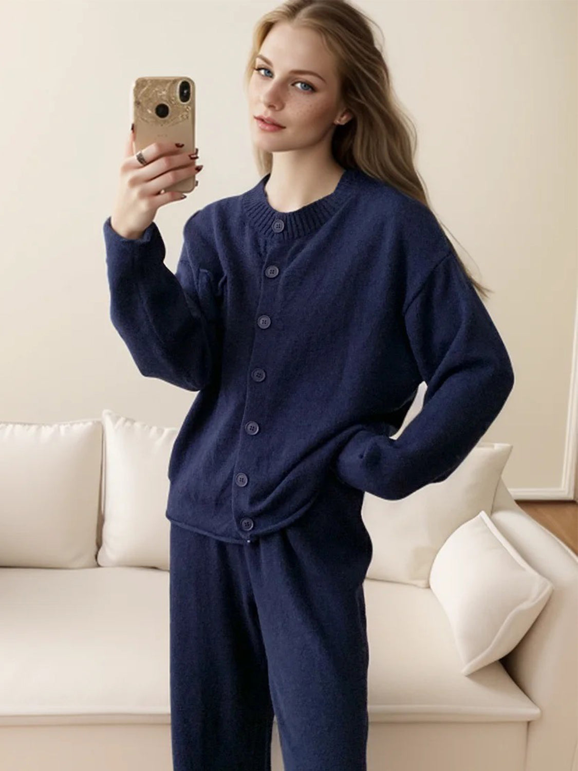 Conjunto de cárdigan con cuello redondo y botones, y pantalón