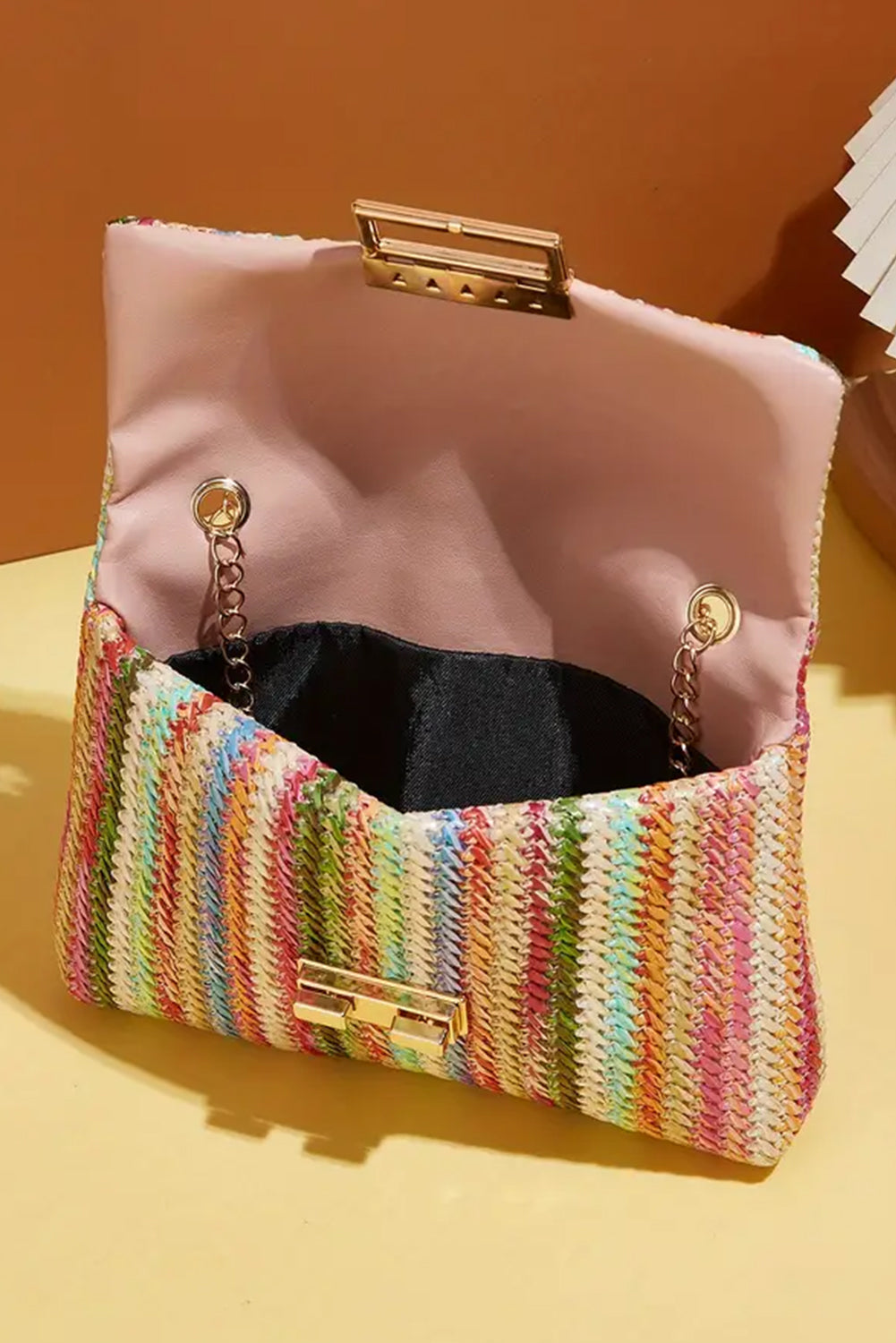 Bolso de Hombro Único con Solapa Rayado y Tejido Color Camel