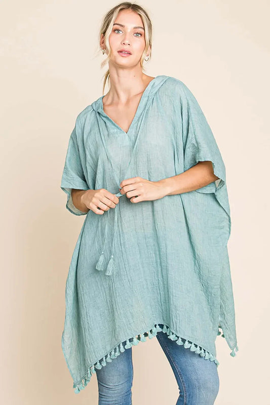 Salida de baño con capucha y dobladillo de borlas Cotton Bleu by Nu Label