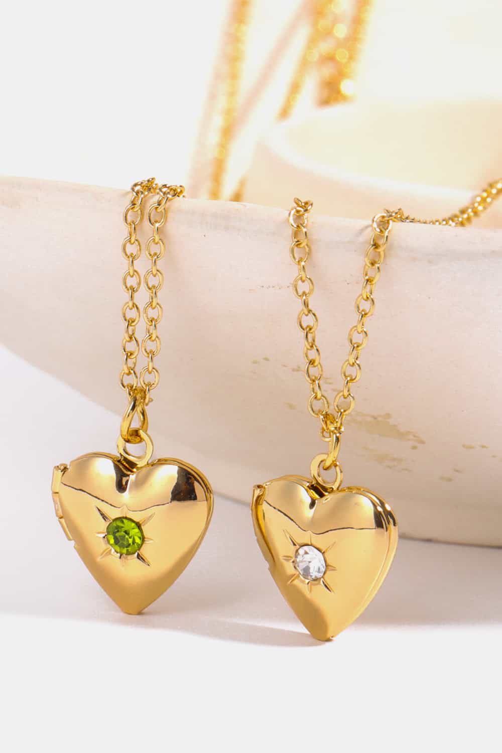 Collar con colgante de circonita en forma de corazón y chapado en oro de 14 quilates