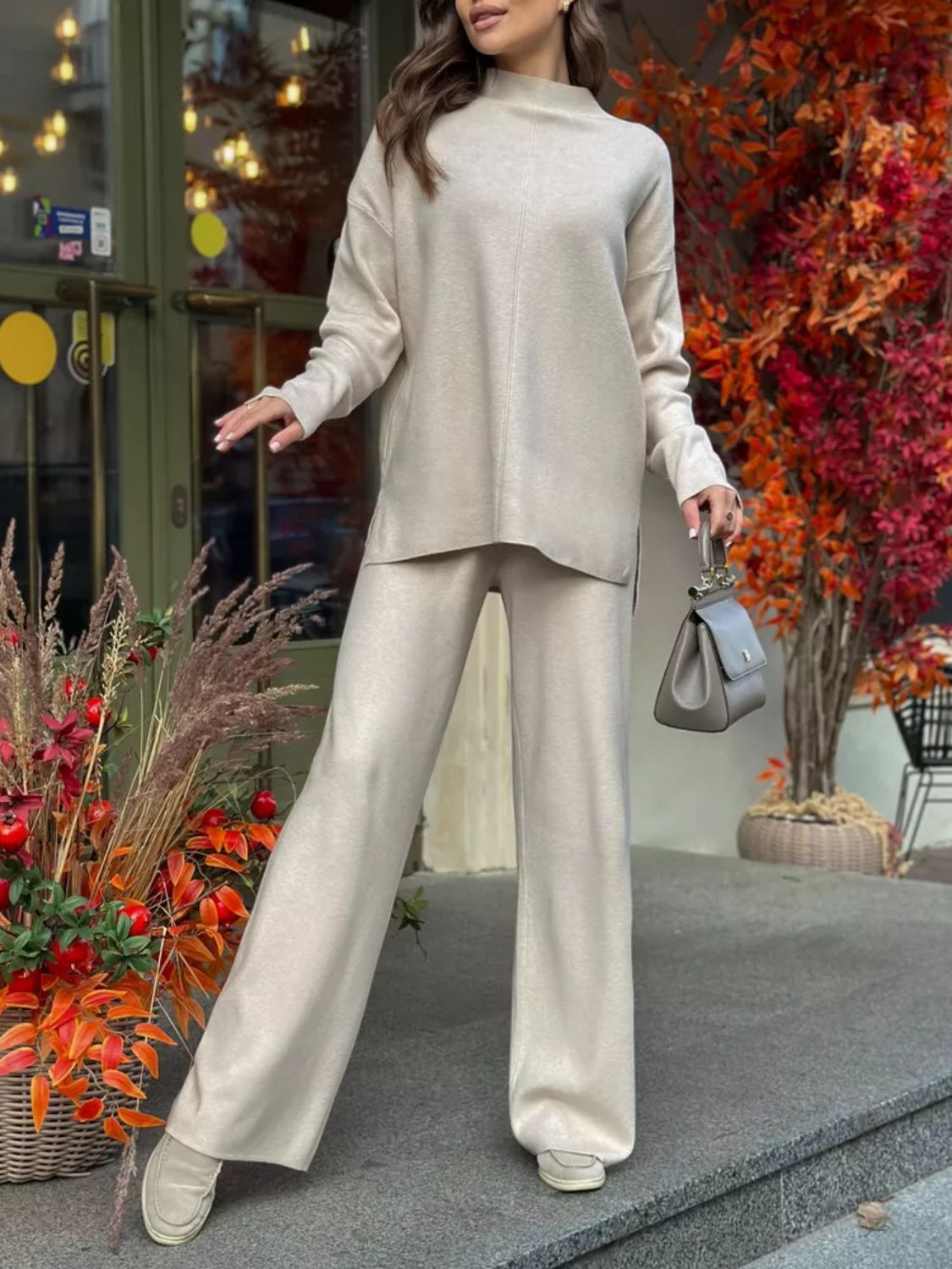 Conjunto de suéter de top de cuello simulado con aberturas y pantalón