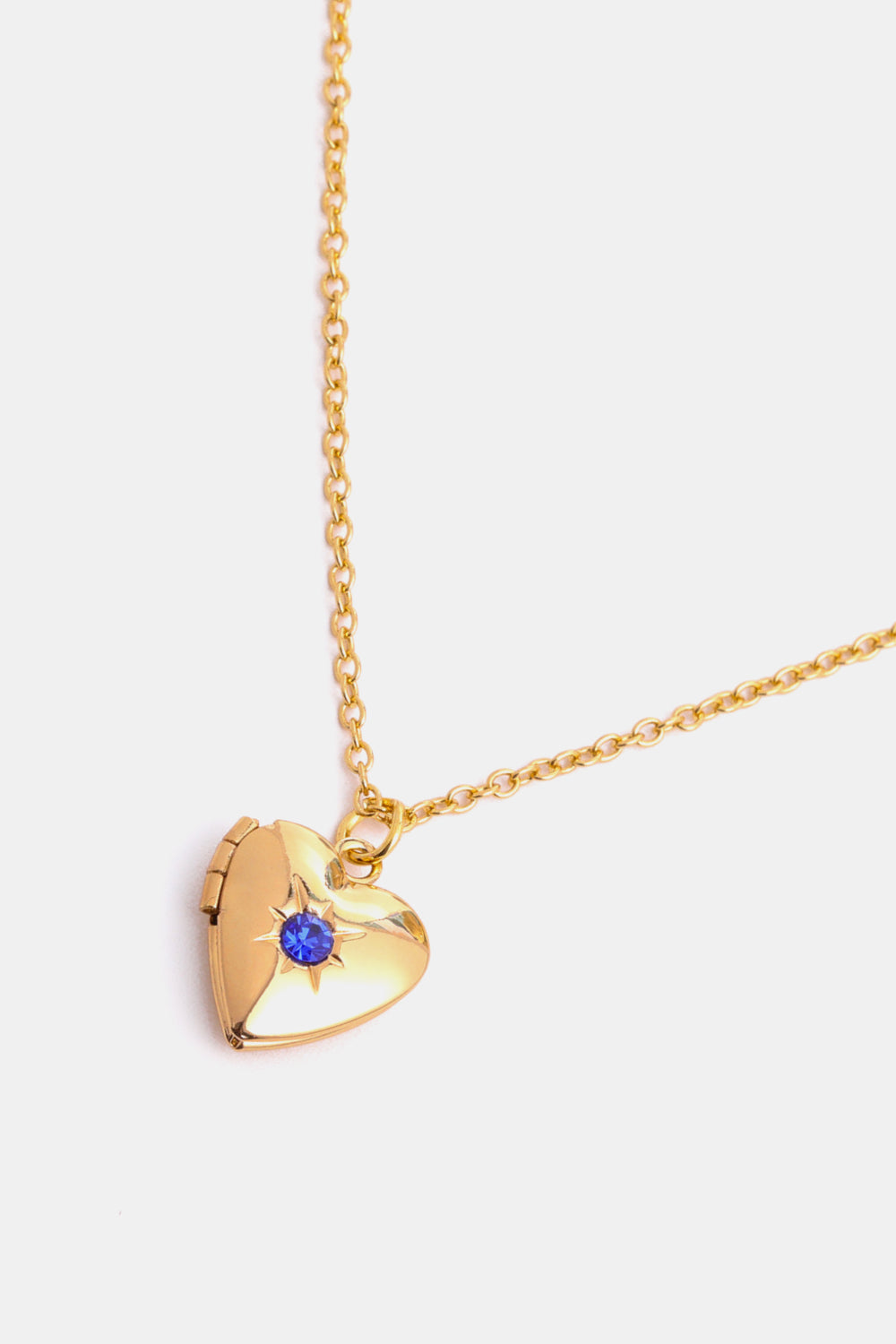 Collar con colgante de circonita en forma de corazón y chapado en oro de 14 quilates