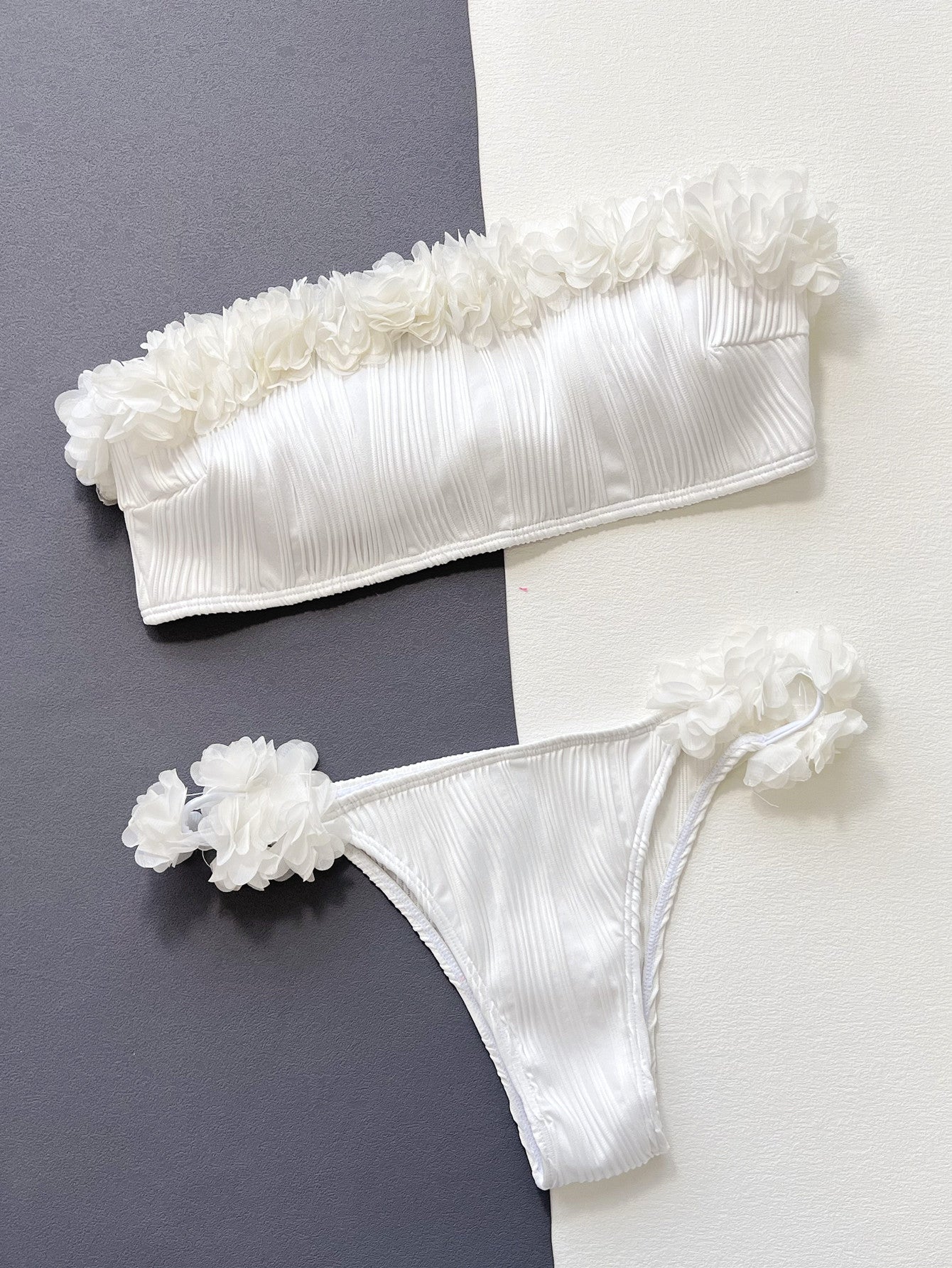 Conjunto de bikini de dos piezas con apliques para atar