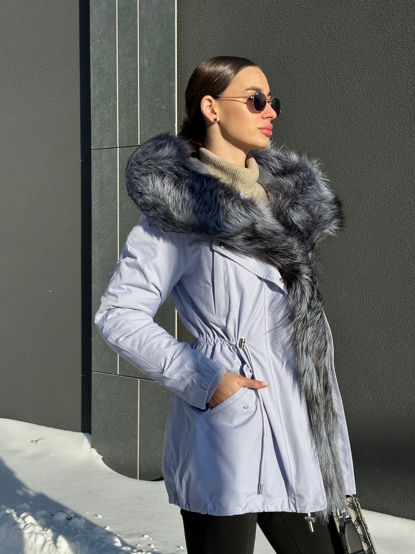 Parka aislante de piel de conejo con ribete de piel de zorro plateado genuino