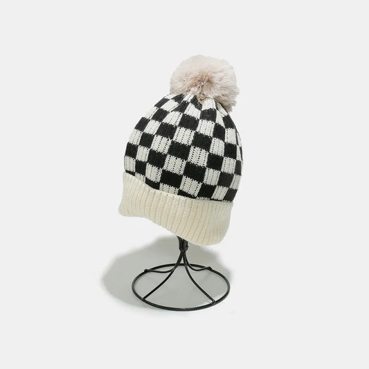 Gorro de punto a cuadros con pompón