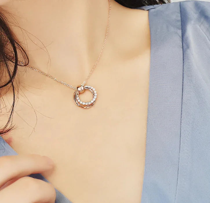 Juego de pendientes y collar de círculo de diamantes brillantes