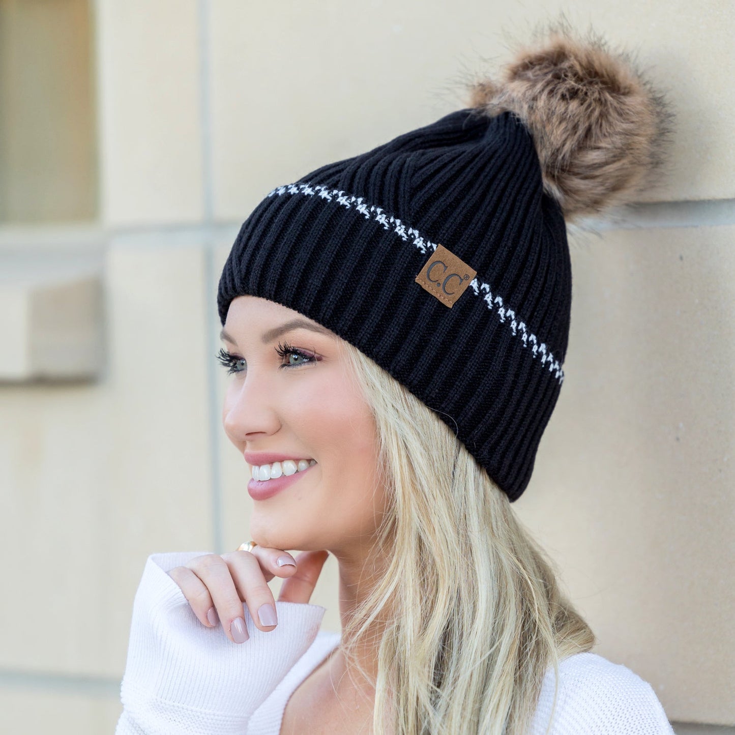Gorro con pompón y puño de acento C.C®