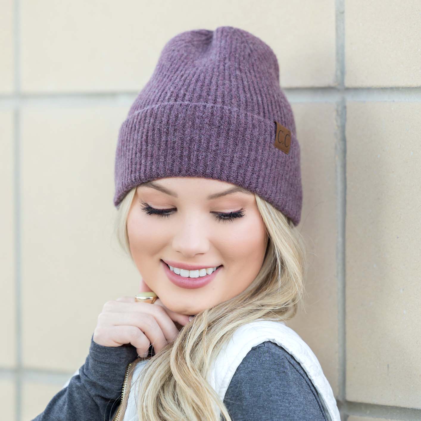 Gorro C.C® de Hilo Fino con Puño