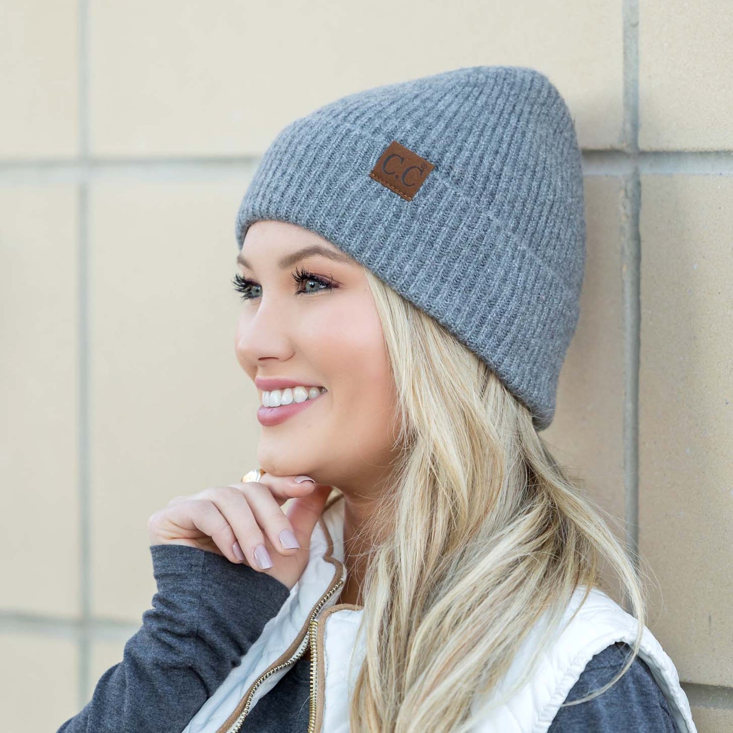 Gorro C.C® de Hilo Fino con Puño