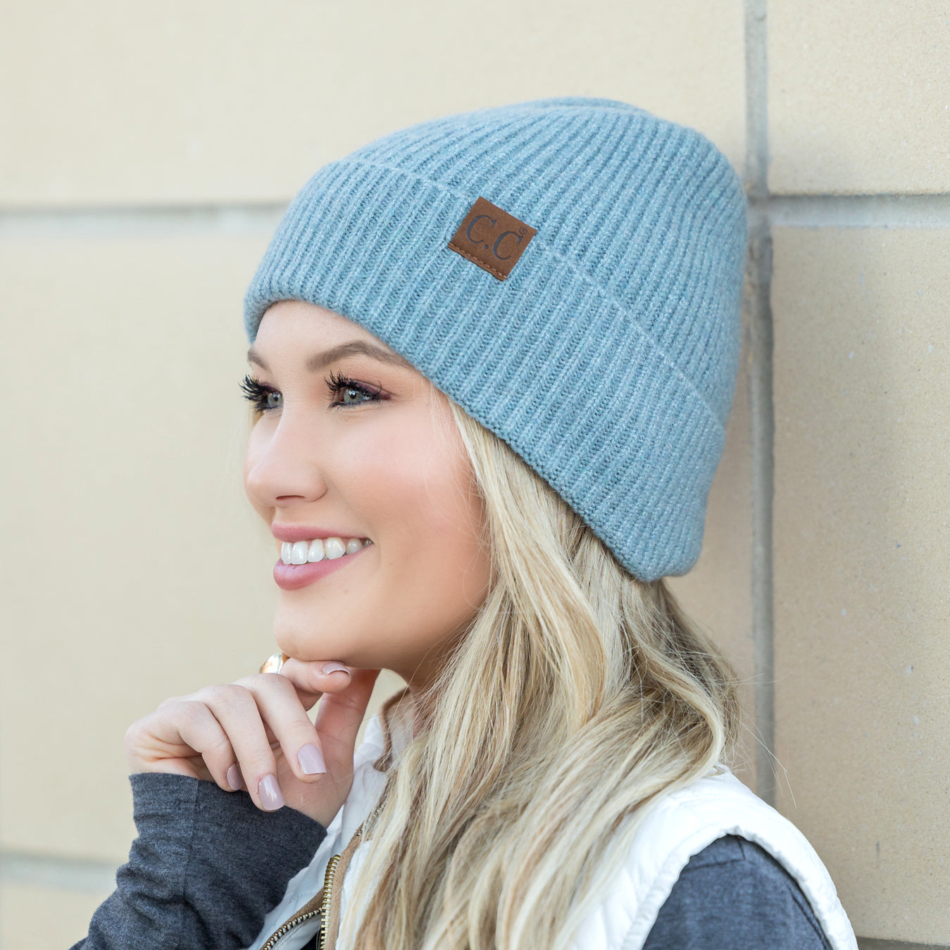 Gorro C.C® de Hilo Fino con Puño