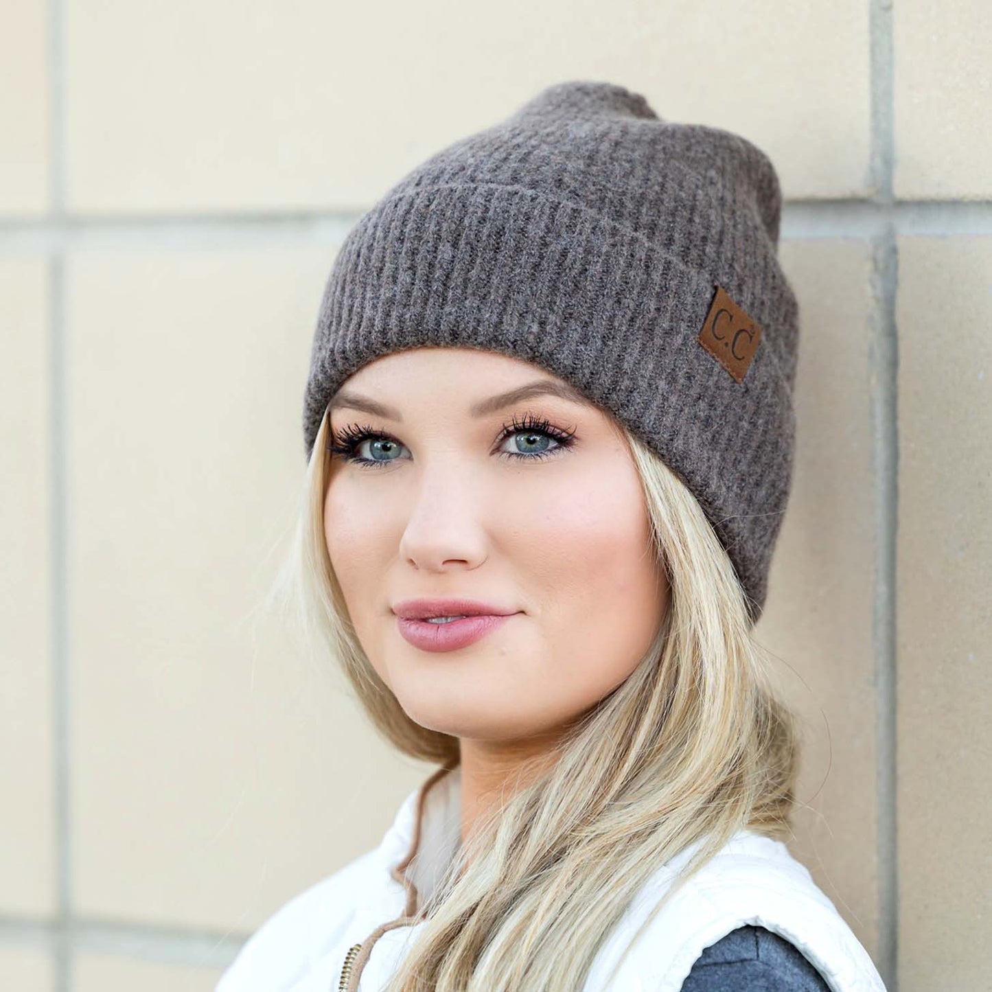 Gorro C.C® de Hilo Fino con Puño