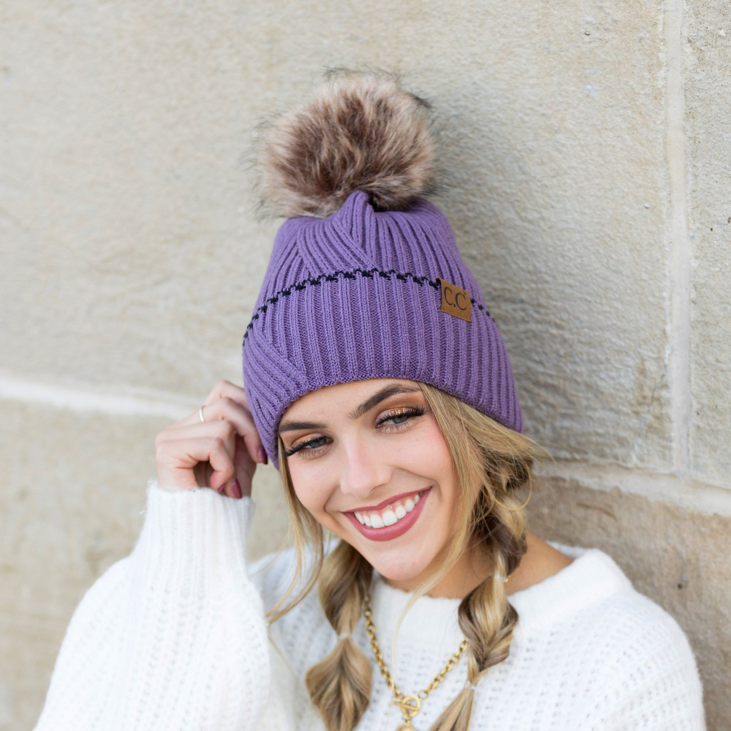 Gorro con pompón y puño de acento C.C®