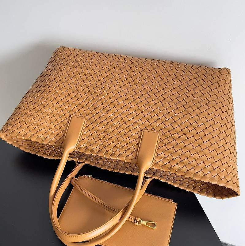 Bottega Veneta Medium Intreccio Leather Bag Tote