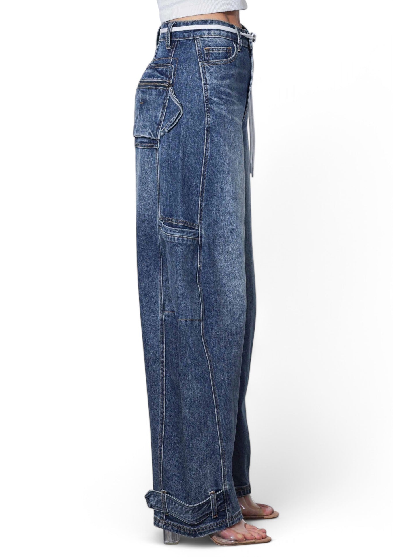 Jeans anchos tipo barril con cordón