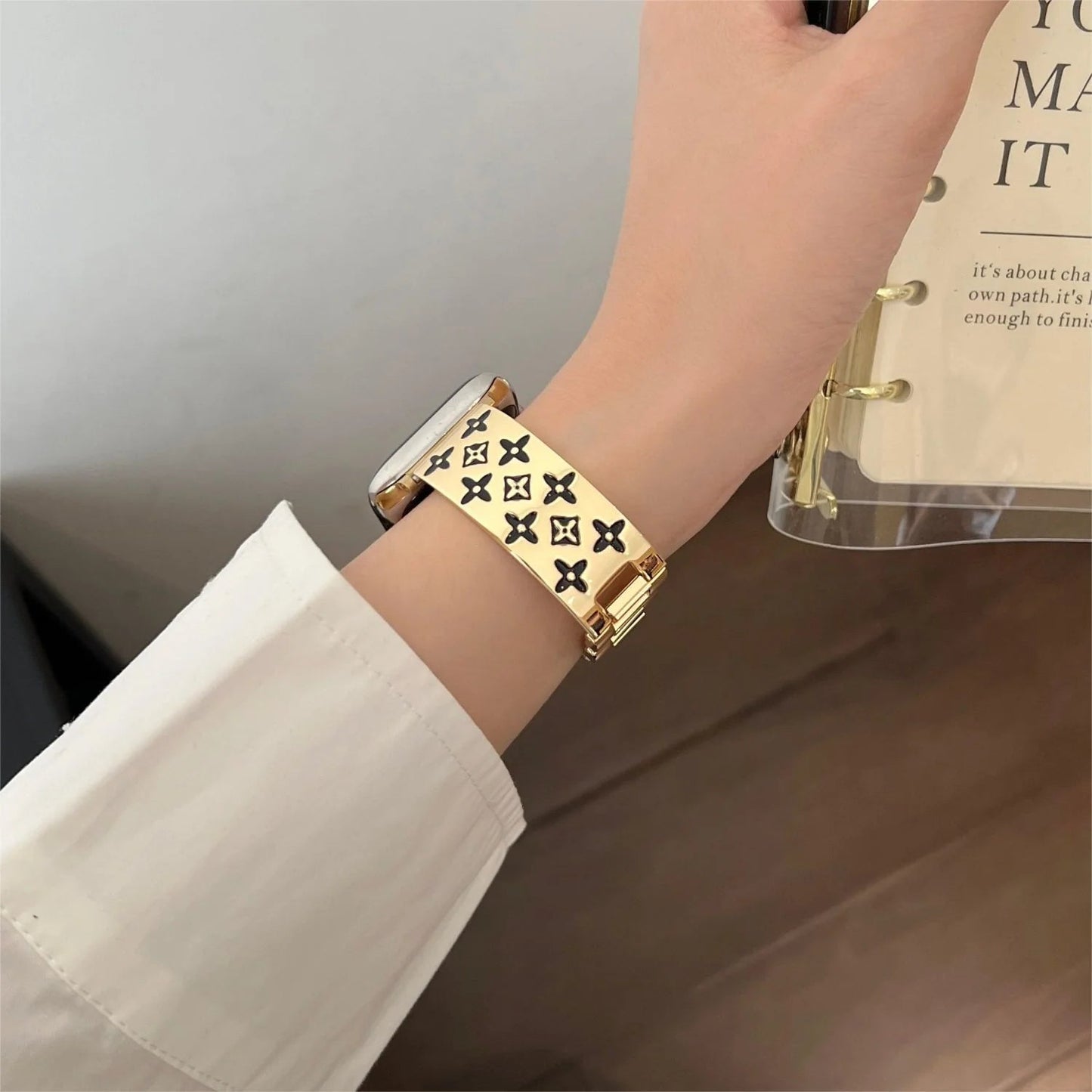 CORREA METÁLICA GRABADA PARA APPLE WATCH