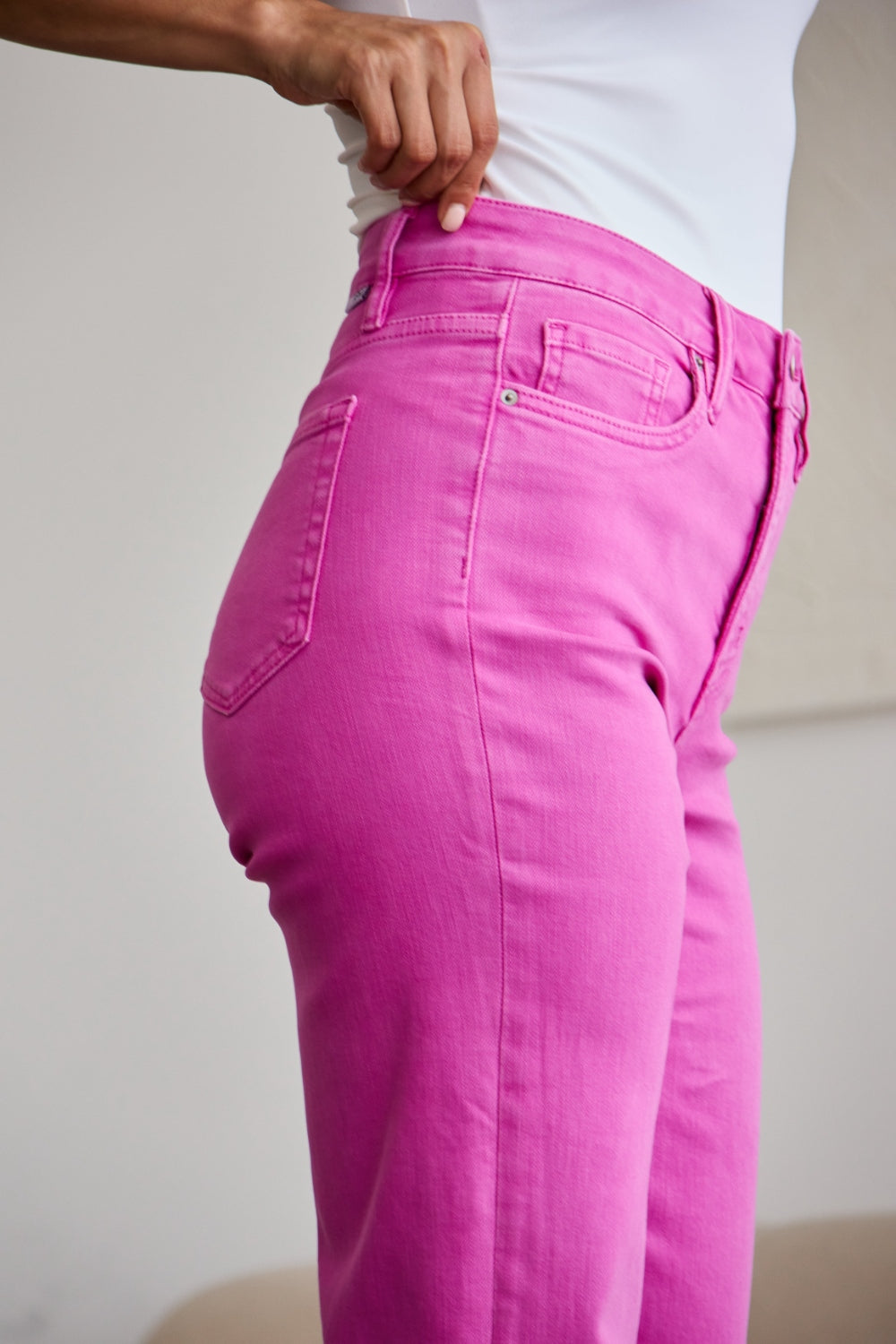 RFM Crop Chloe Jeans Talle Alto con Control de Abdomen y Bajo Deshilachado