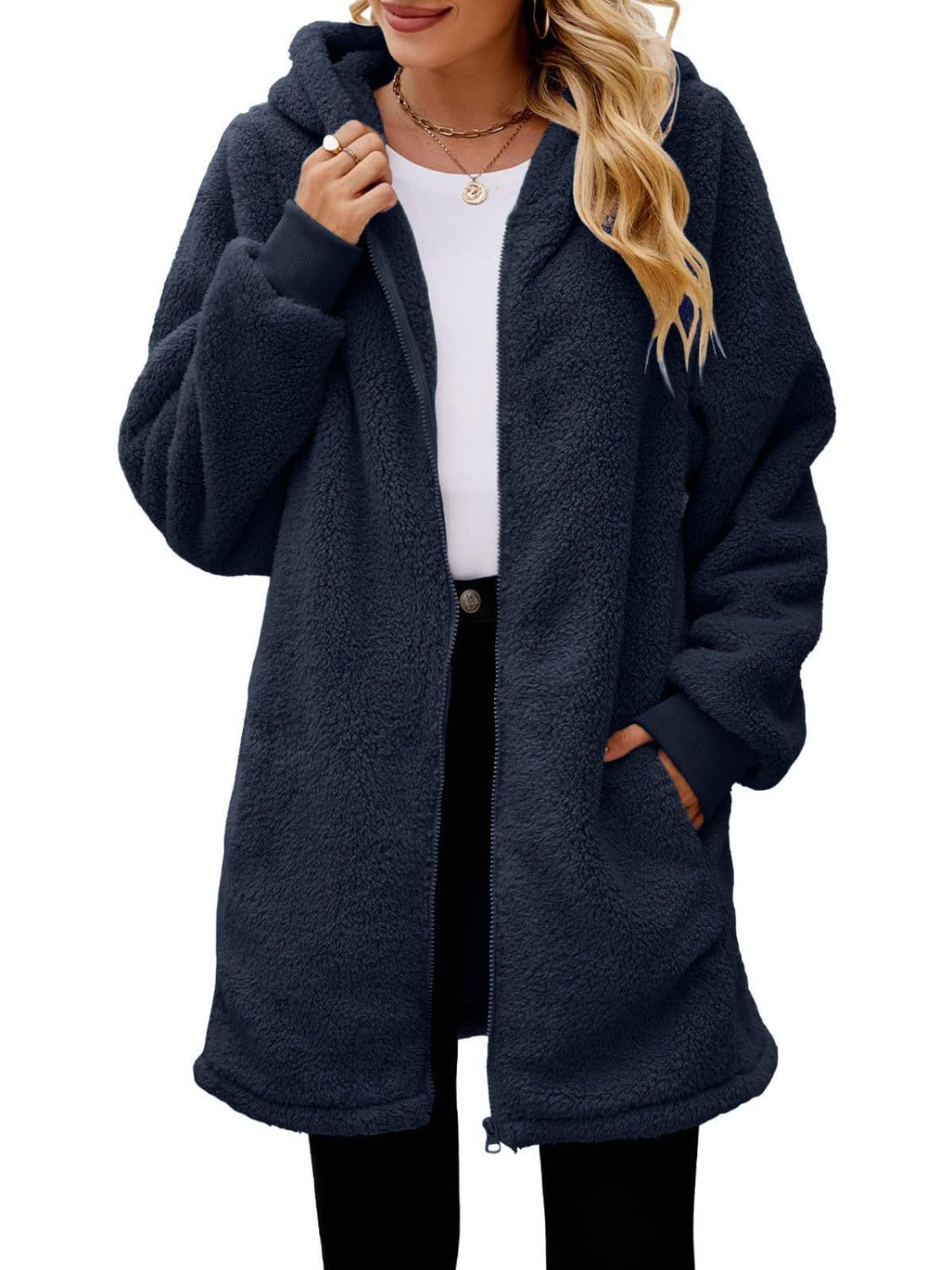 Chaqueta con capucha, manga larga y cremallera, con bolsillos afelpados